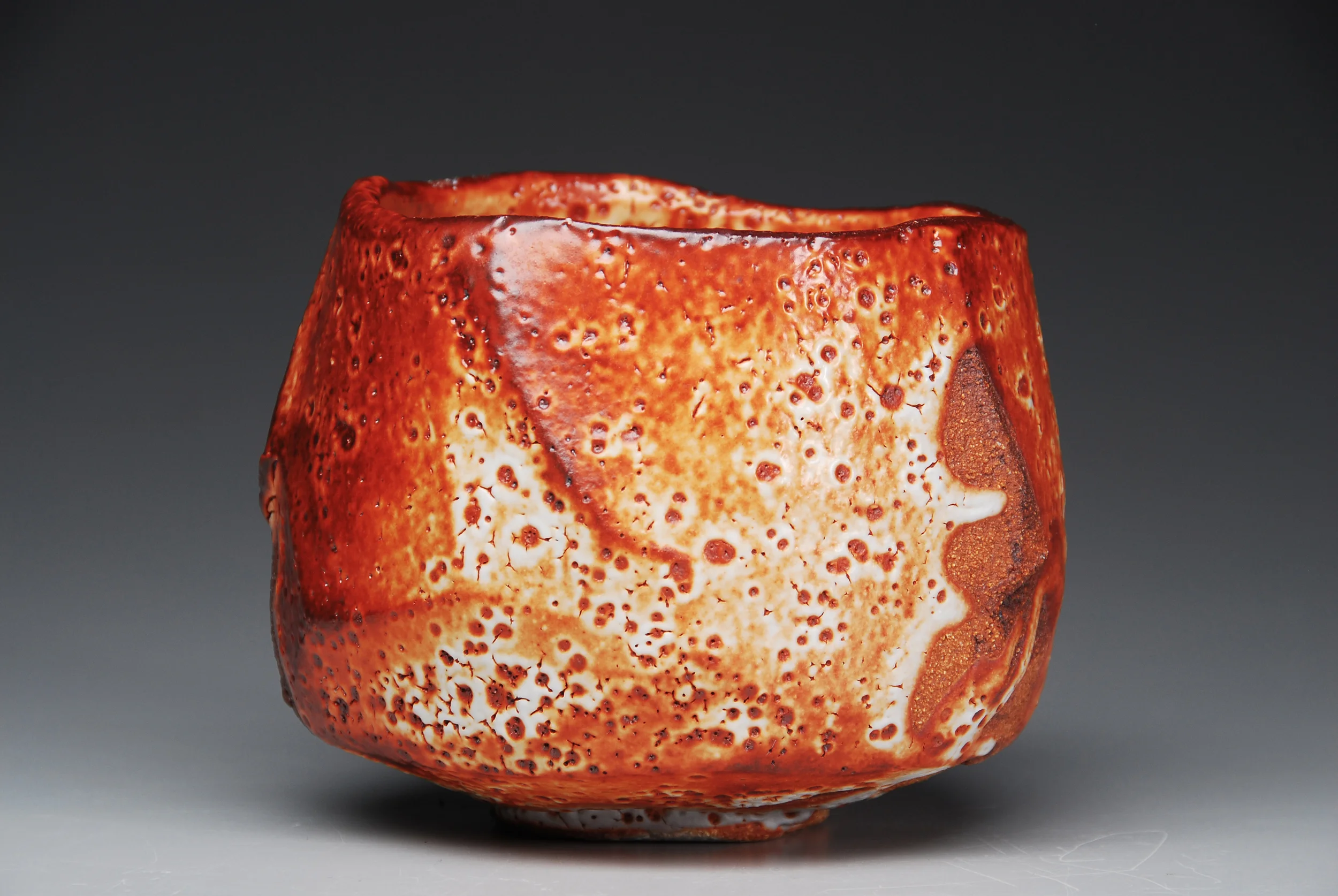 加藤十代久作　重ねの色目茶碗　絶品‼️個展作品です。 No.1 黒織部茶碗 | しぶや黒田陶苑